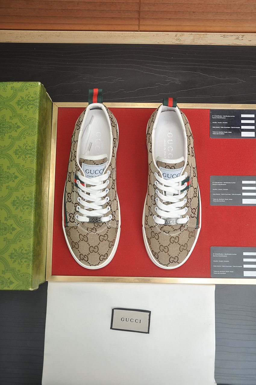 Gucci Stripe Low-Top Sneakers — front