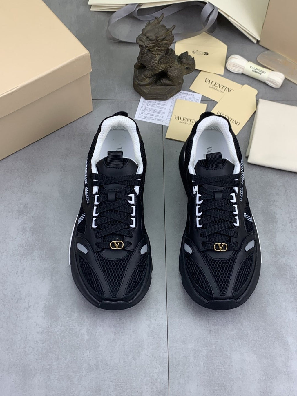 微商相册测试鞋子-Valentino Mesh Panel Sneakers — front