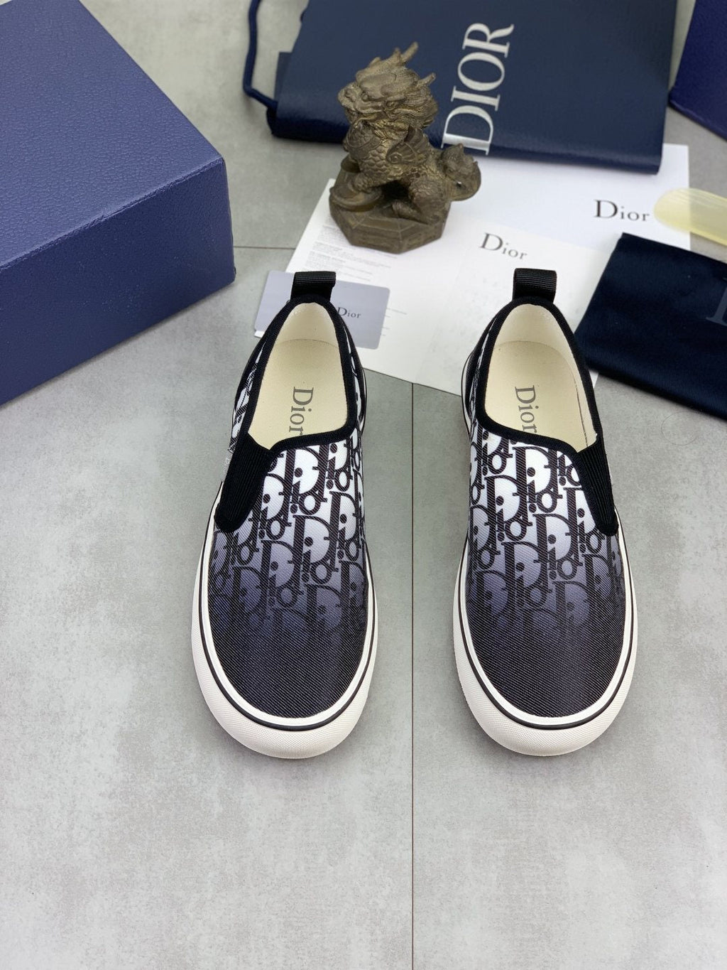 微商相册测试鞋子-Dior Patterned Canvas Slip-On Shoes — front