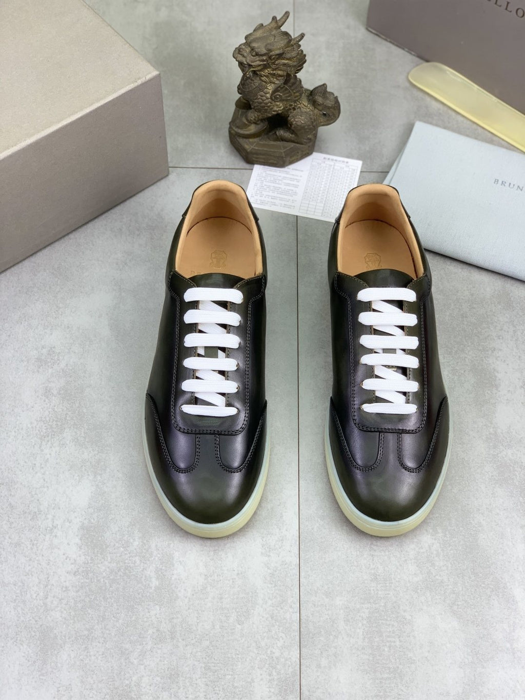 微商相册测试鞋子-Brunello Cucinelli Leather Low-Top Sneakers — front